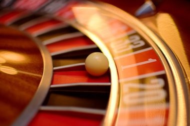 heylink dewalive app showing live casino tables and sports betting markets